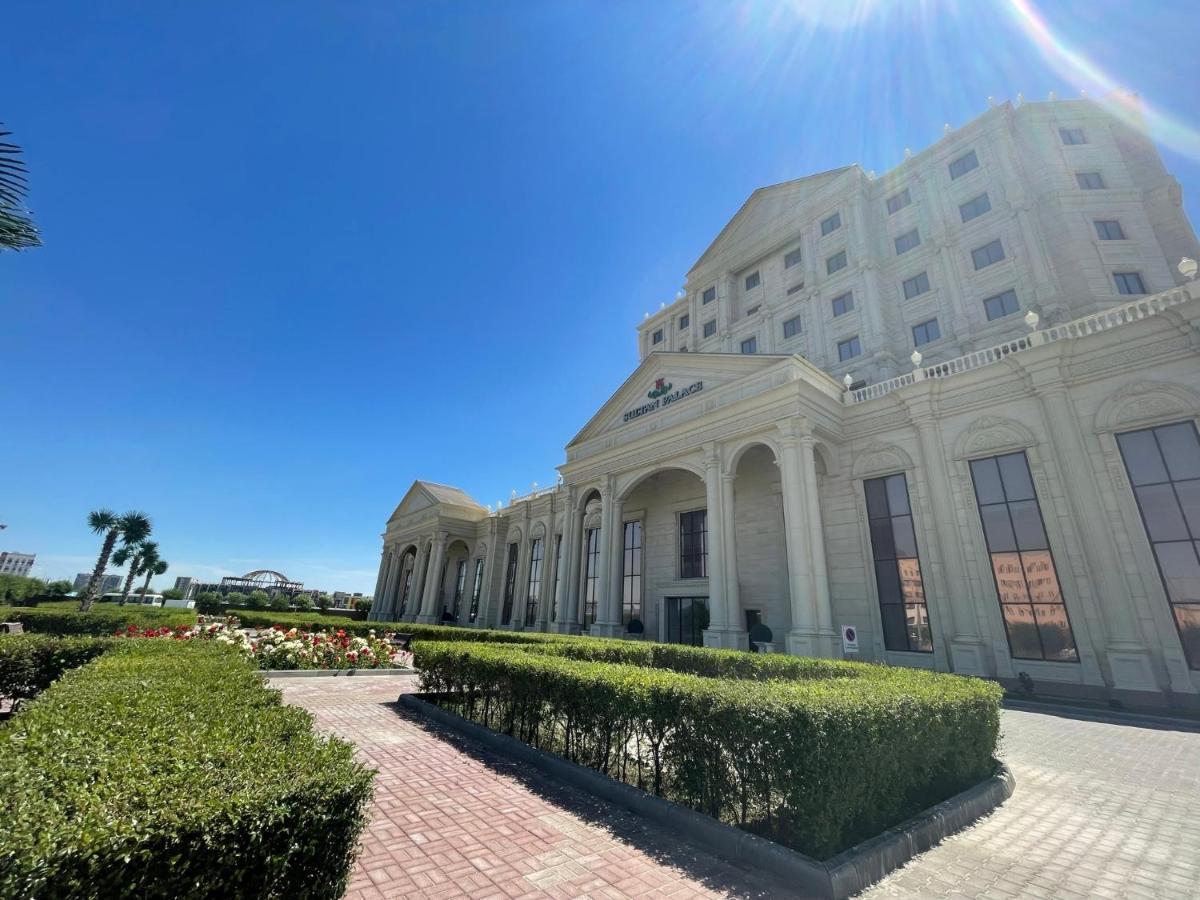 Sultan Palace Hotel Atyraū Extérieur photo The main building of the university