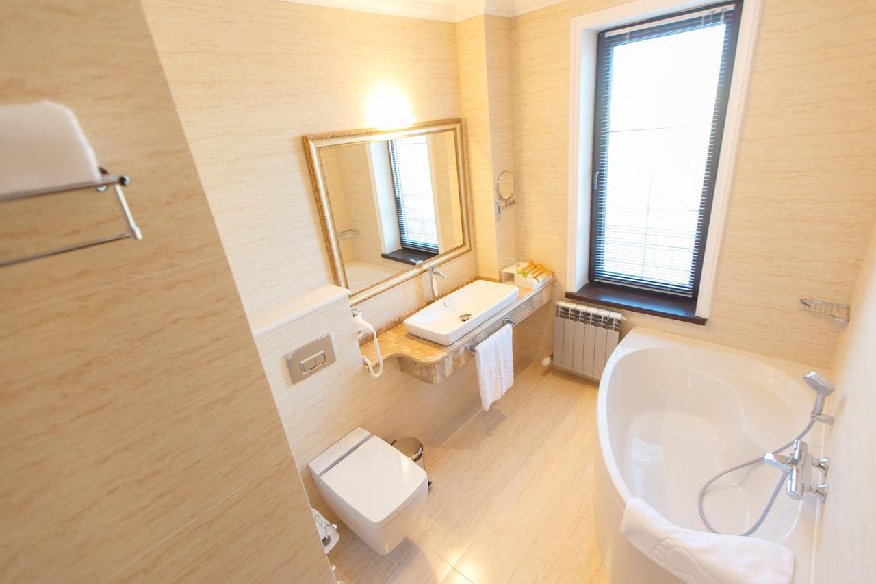 Sultan Palace Hotel Atyraū Extérieur photo Bathroom