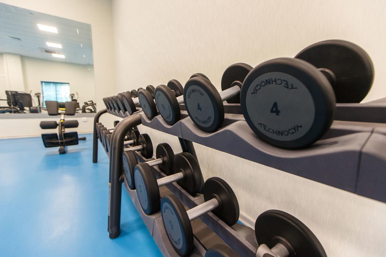 Sultan Palace Hotel Atyraū Extérieur photo Dumbbells on a rack