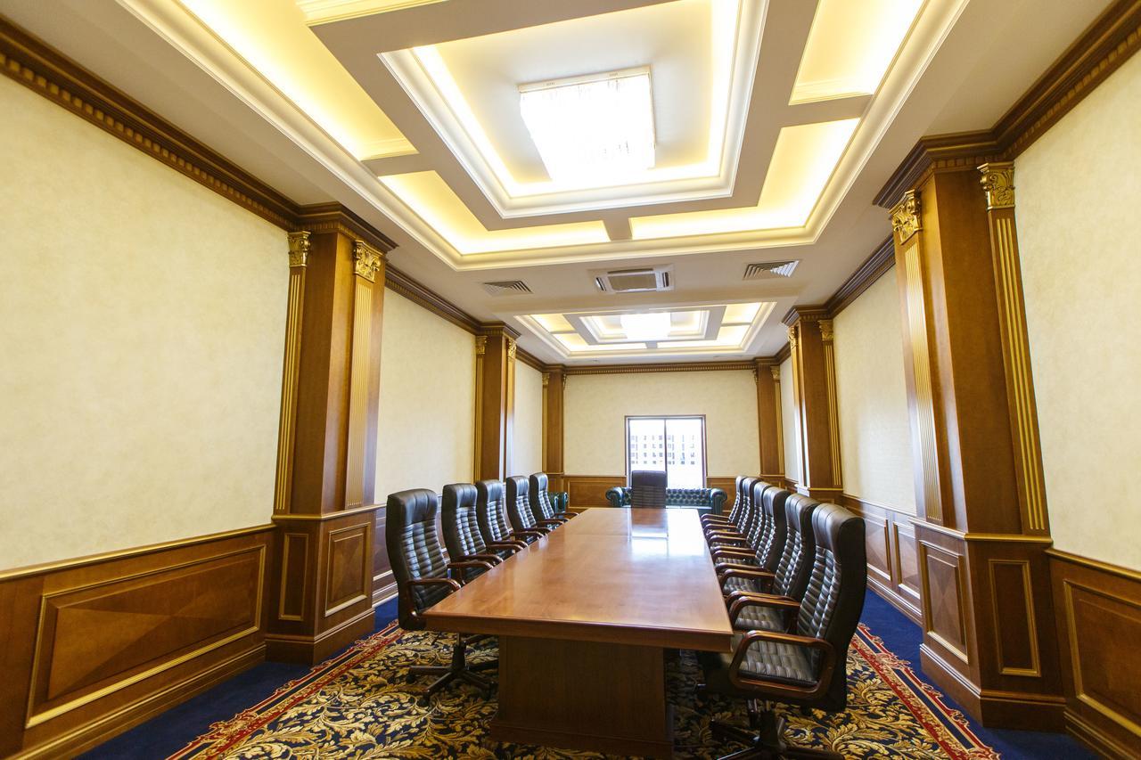 Sultan Palace Hotel Atyraū Extérieur photo The meeting room of the National Assembly