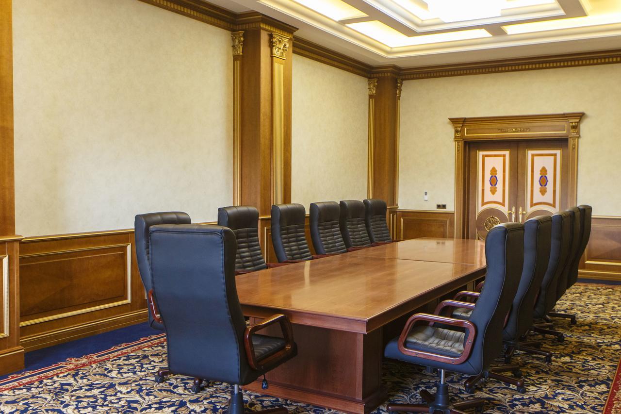 Sultan Palace Hotel Atyraū Extérieur photo The meeting room of the Cabinet of the President of the Republic of Azerbaijan