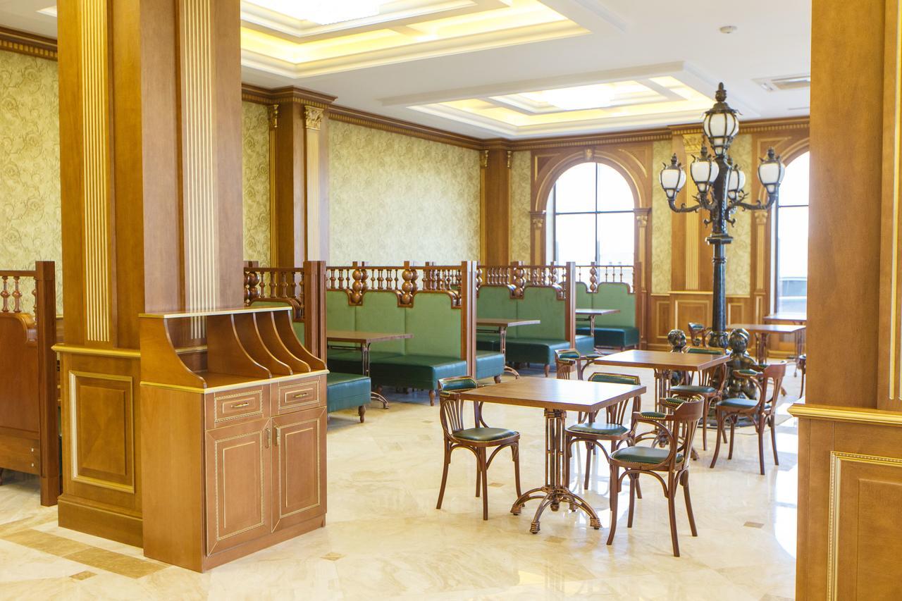 Sultan Palace Hotel Atyraū Extérieur photo The interior of the restaurant