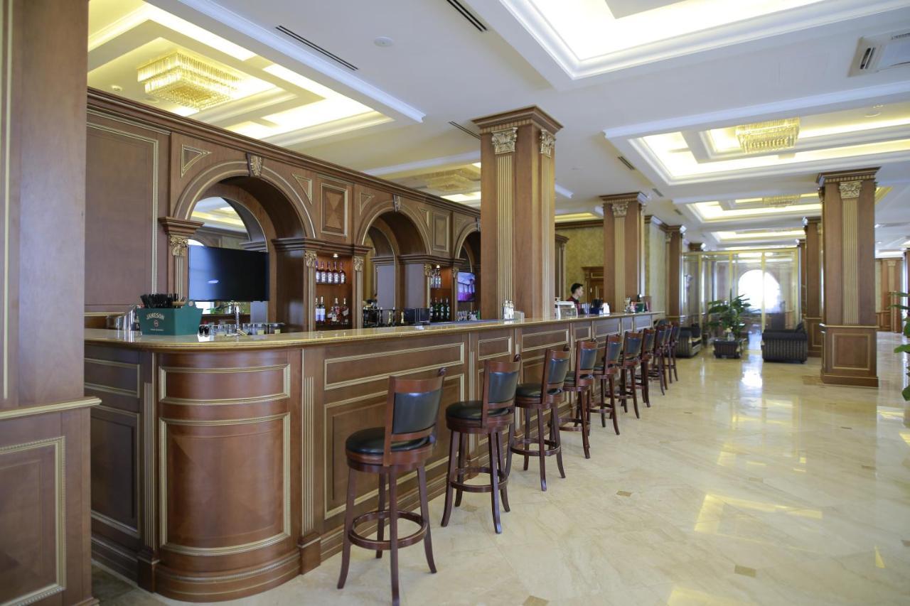 Sultan Palace Hotel Atyraū Extérieur photo The bar at the hotel